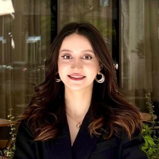 Professional female O/A Level tutor at Ahsan Tutors